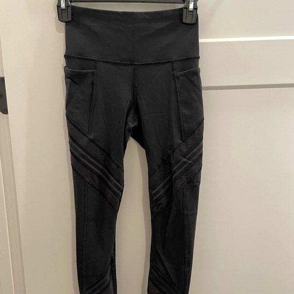 Athleta Pants - Athleta Mesh Side Pocket Leggings